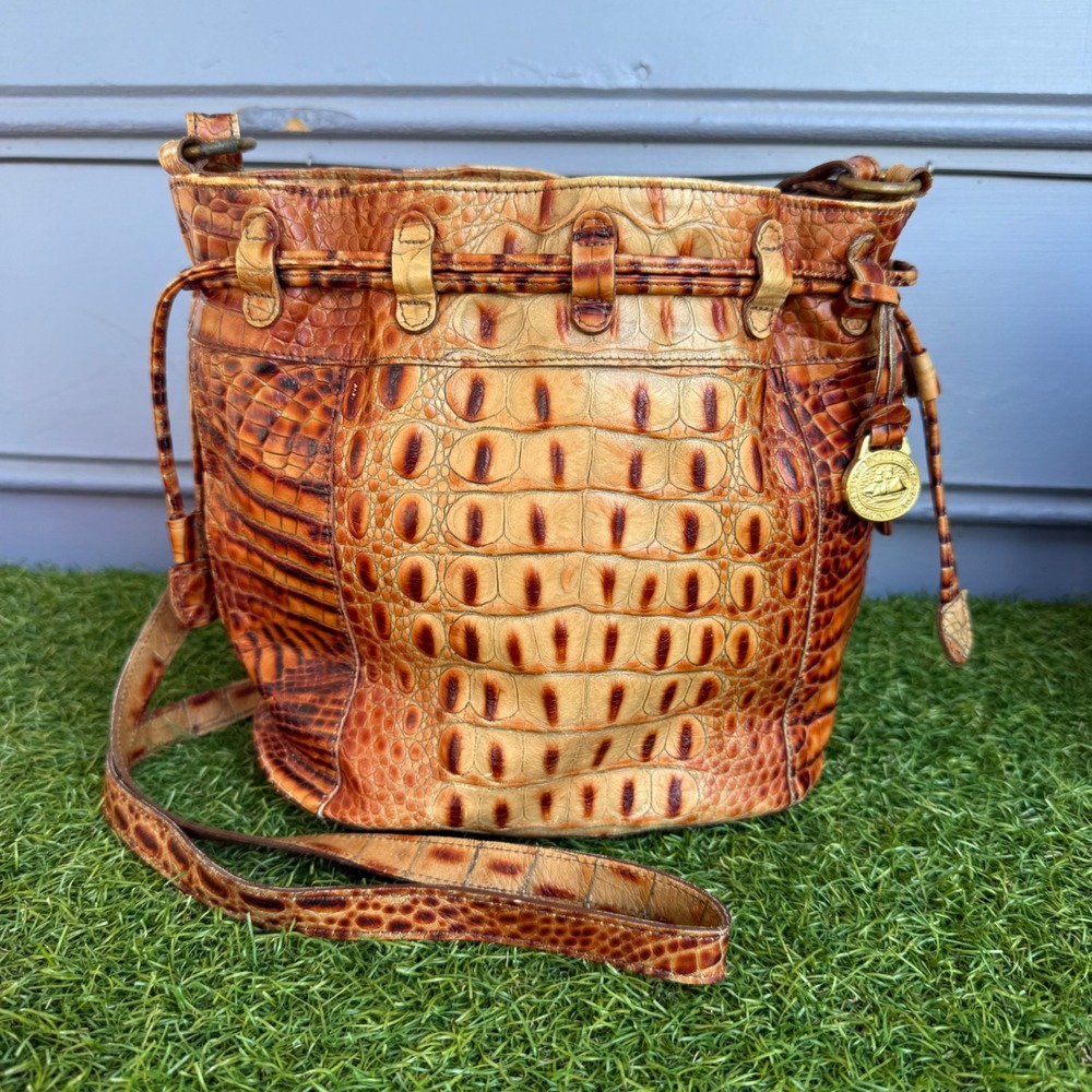 Vtg Brahmin Pecan Melbourne Crocodile Embossed Leather Bucket Bag Crossbody